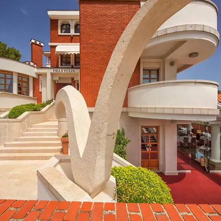 Vulin בית הארחה 4*