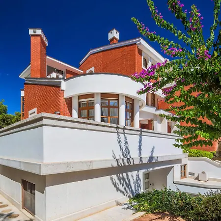 Vulin בית הארחה פולה